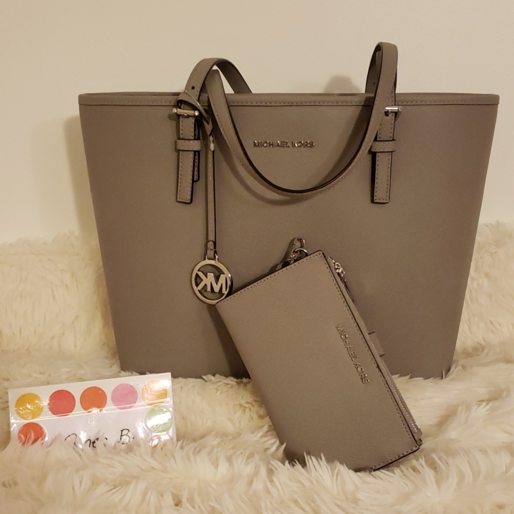 🚫SOLD🚫Michael Kors Jet set travel bundle